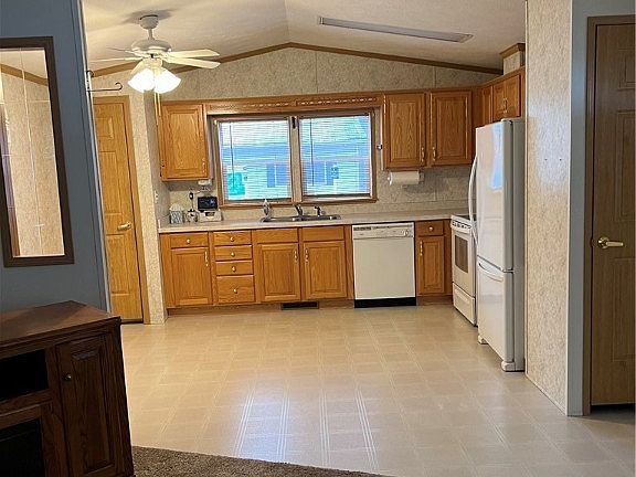 4th image of 42 Wilpark Dr