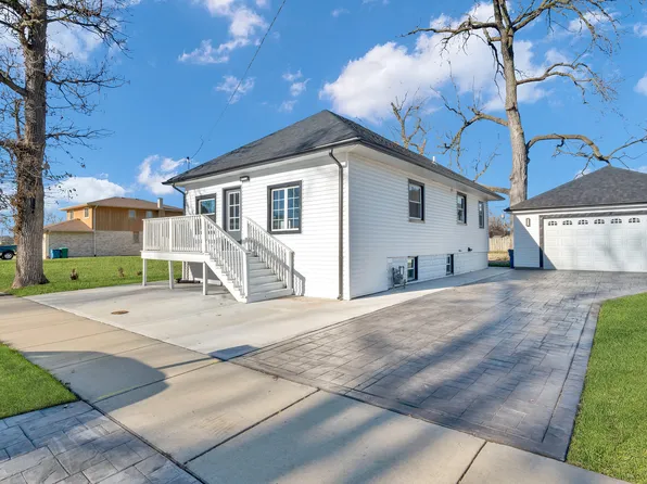 650 E 153rd St, Phoenix, IL 60426