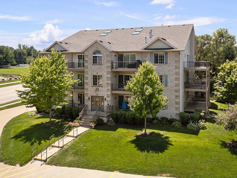 1st image of 3203 Holiday Ct #4