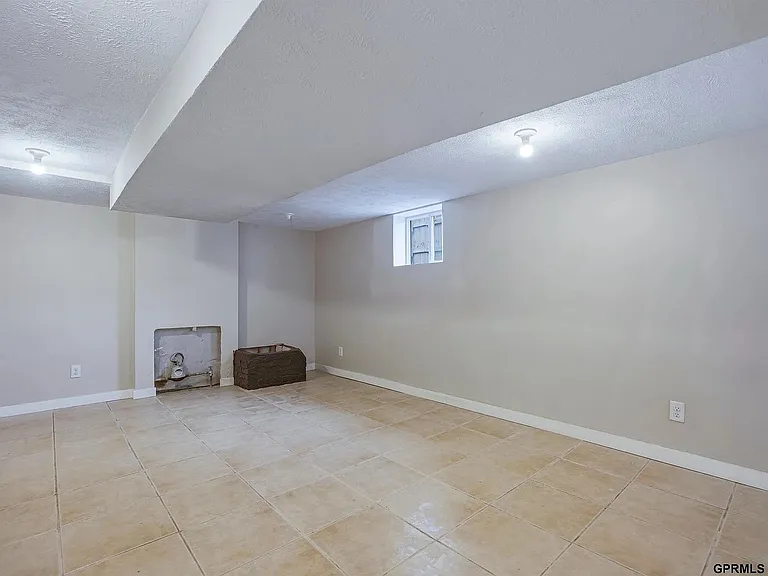 4413 Sprague St — Photo 12