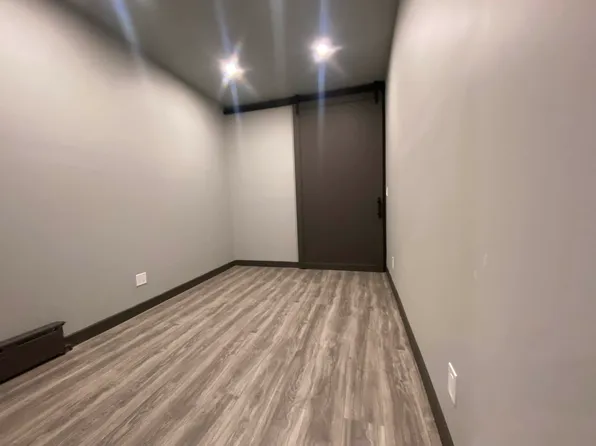 18-69 Stanhope Street image 5 of 23