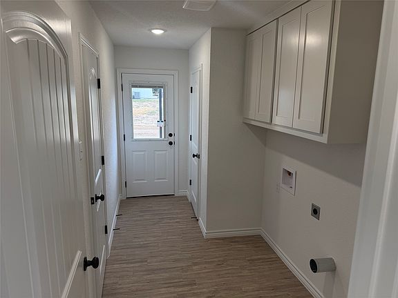 4th image of 6016 Piper Anne St