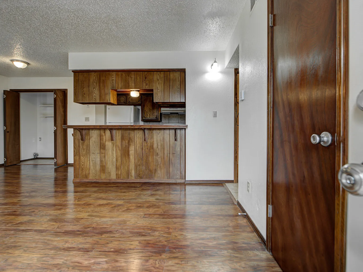 1315 Glen Oaks Court - 4 — Photo 2