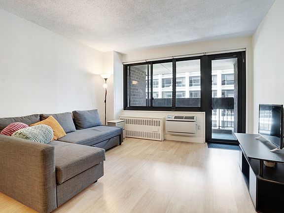 3rd image of 333 Pearl St APT 8J