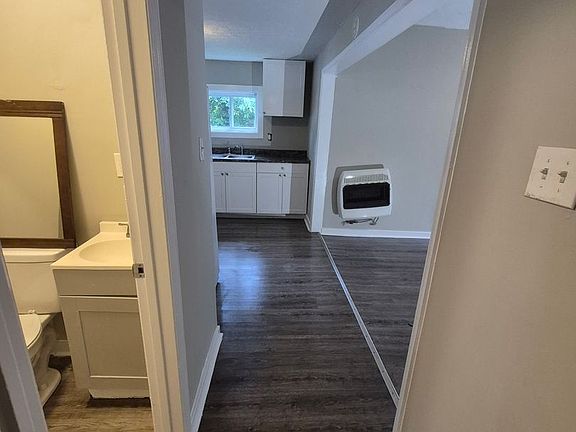 4th image of 542 Woodford Ave