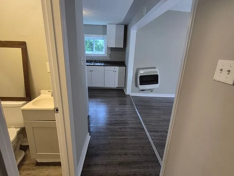 542 Woodford Ave — Photo 4