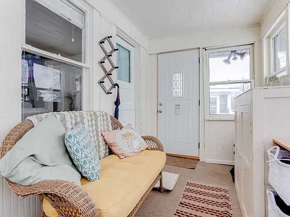 4th image of 1421 Asbury St