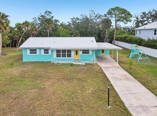 215 17th St NW, Ruskin, FL 33570