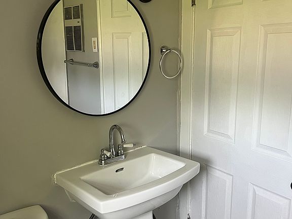 3rd image of 158 Arthur Ave #2