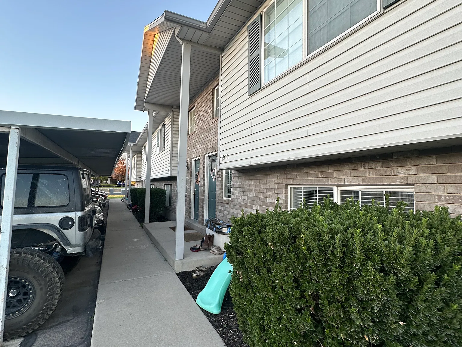 3 bed, 1.5 bath, 1425 sqft, $1,595 — Photo 2