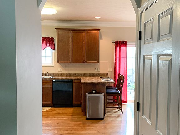 Archway (LR to Kitchen)