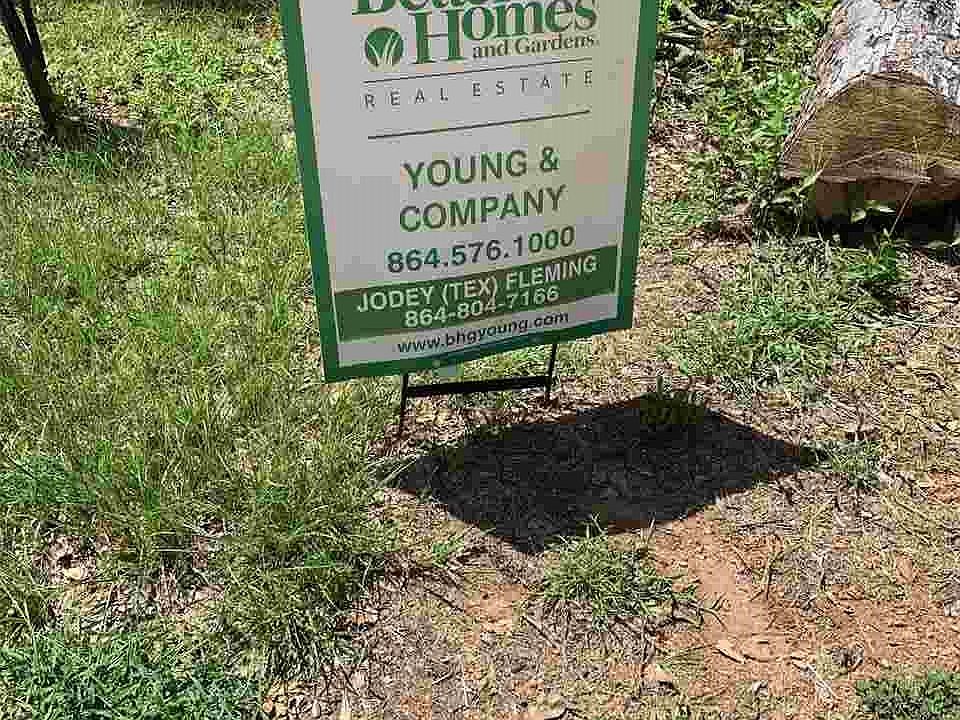 2nd image of 105 Hearthstone Ln