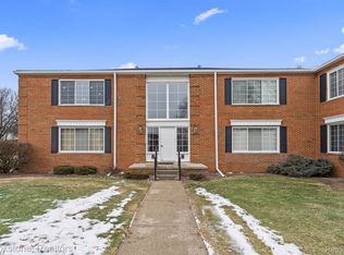 670 E Fox Hills Dr, Bloomfield Township, MI 48304