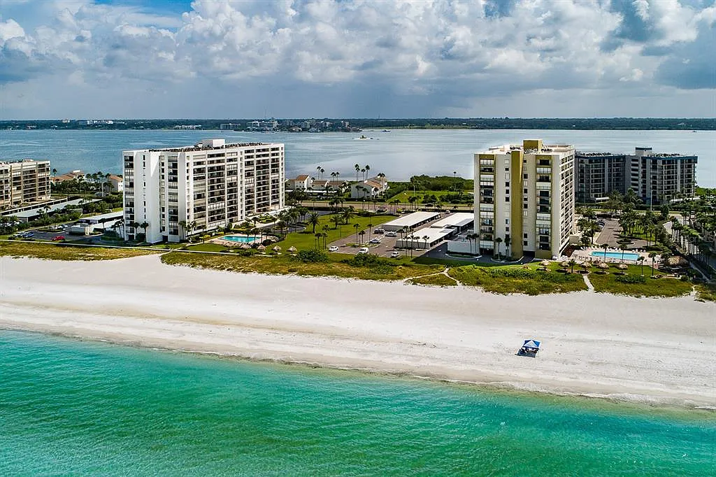 2 bed, 2.0 bath, 1386 sqft, $5,800 — Photo 3