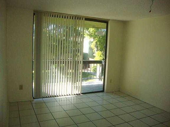 4th image of 8307 SW 142nd Ave #205