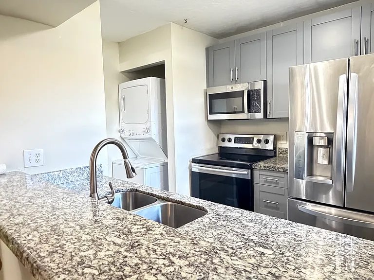 2032 SW 81st Way — Photo 4