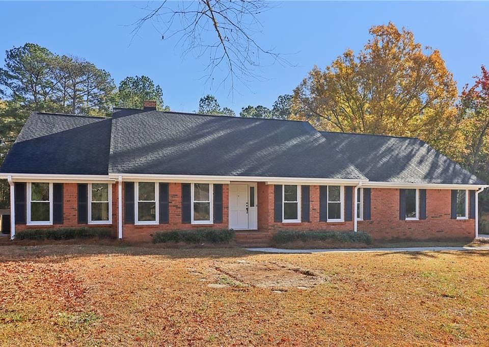 1st image of 135 Willow Lake Ln