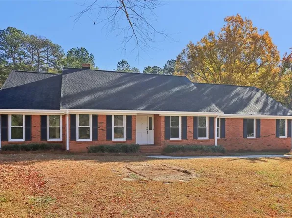 135 Willow Lake Ln, Sharpsburg, GA 30277
