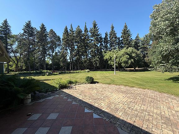3rd image of 803 Spruce Ct