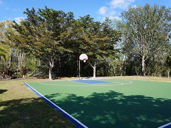 5th image of 9982 Chiana Cir