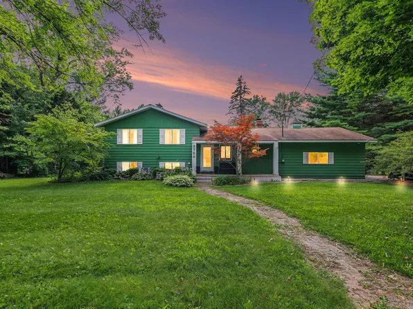 3786 Delano Dr, Eaton Rapids, MI 48827