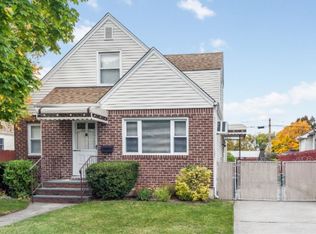 16641 20th Ave, Whitestone, NY 11357
