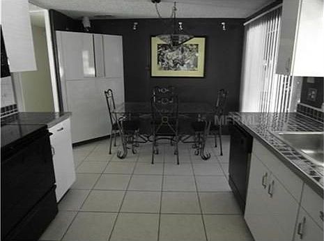 4th image of 7912 Woodgrove Cir