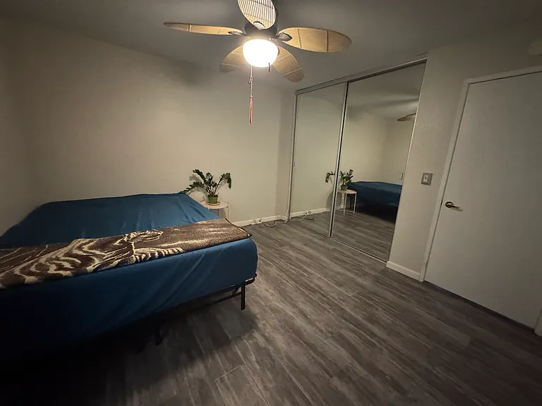 Guest bedroom.