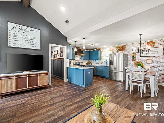 4th image of 25212 Reeves Ln