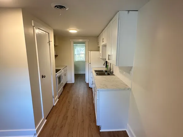 10000 Rochester Rd, Middleport, NY 14105