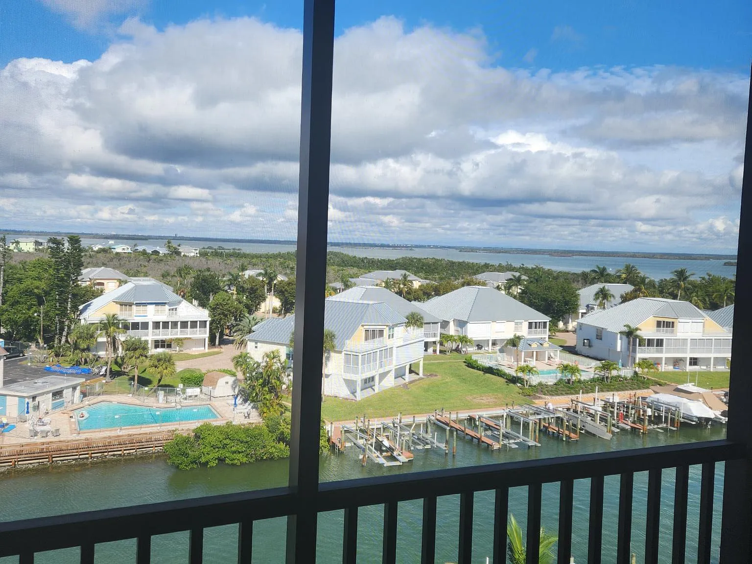 4451 Bay Beach Ln — Photo 2