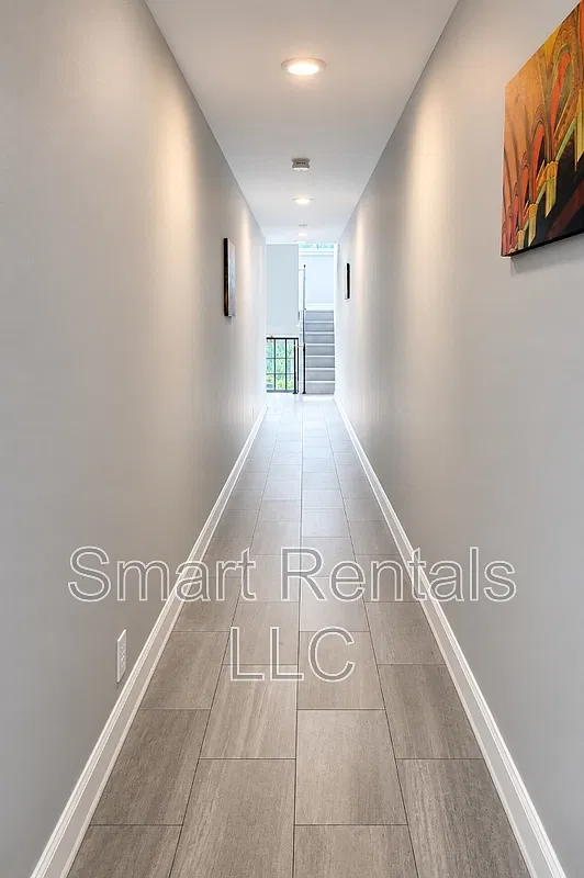 1 bed, 1.0 bath, 700 sqft, $999 — Photo 3