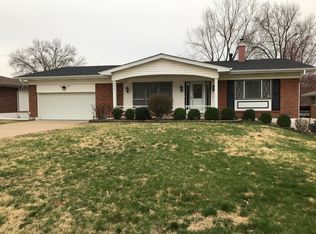 8901 Red Oak Dr, Saint Louis, MO