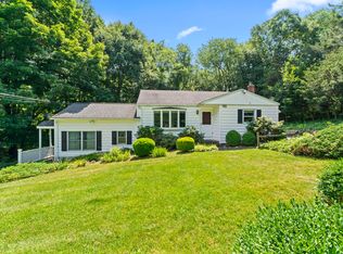 3 Green Knolls Ln, Newtown, CT 06470