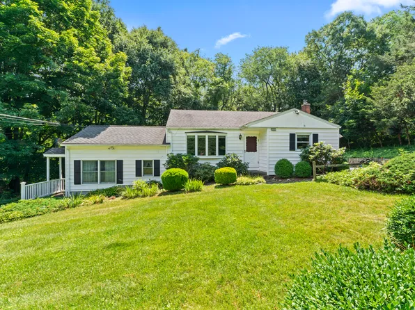 3 Green Knolls Lane, Newtown, CT 06470