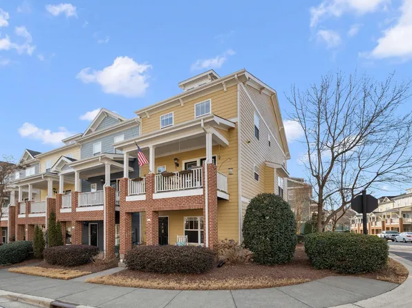 124 Braeside Ct, Cary, NC 27519