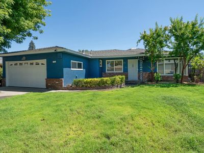 3932 E Pontiac Way, Fresno, CA, 93726