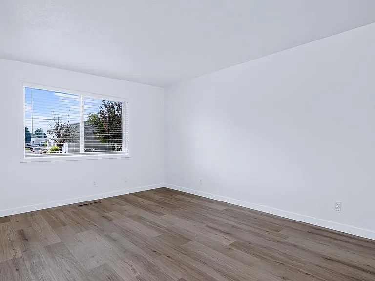 4902 W Targee St — Photo 7