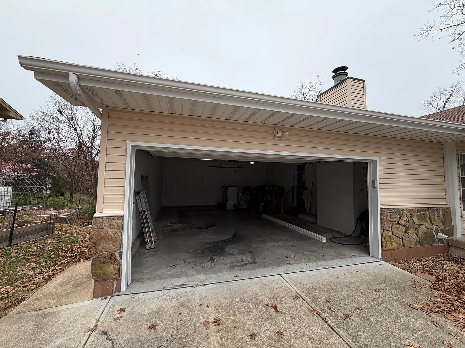 313 Pearl Dr — Photo 2