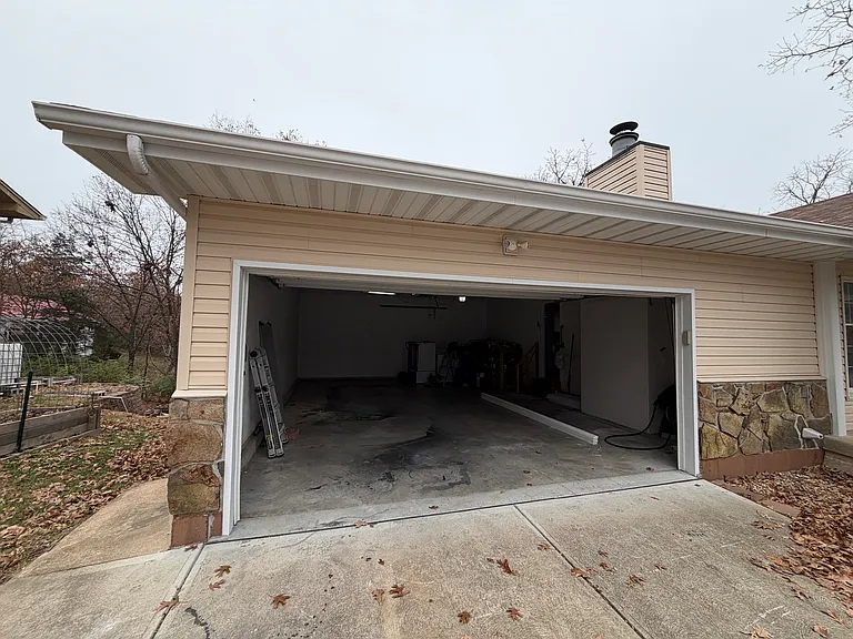 313 Pearl Dr — Photo 2