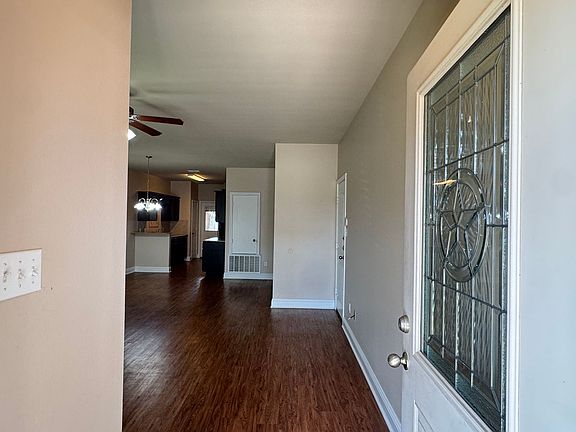 4th image of 328 Princess Pl