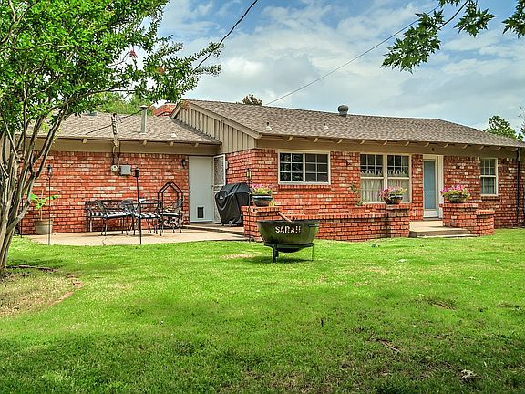 4th image of 2608 Chaucer Dr
