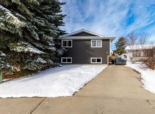 28 NE Goard Close, Red Deer, AB T4P2M2