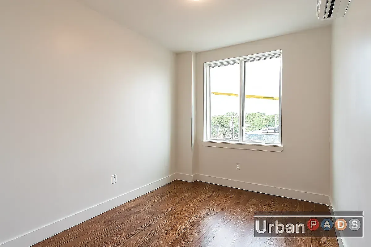 381 De Witt Avenue — Photo 4