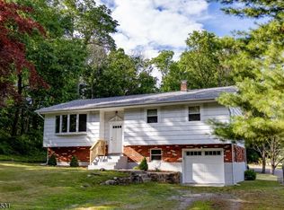 138 Kakeout Rd, Butler, NJ 07405