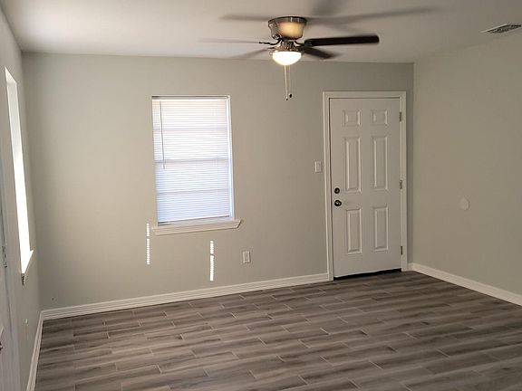 3rd image of 470 Pedernales Cir APT A