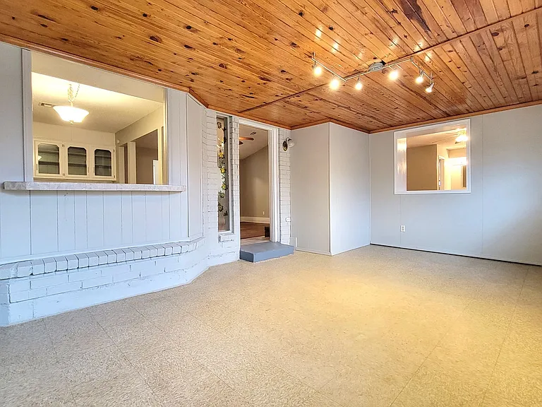 740 Royal Ln — Photo 18