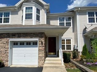 40 Black Bear Ct, Hamburg, NJ 07419