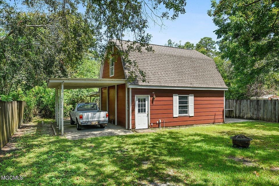 2nd image of 1128 Creel Cir