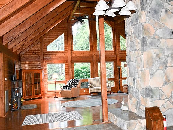 4th image of 1087 Greenhouse Cir